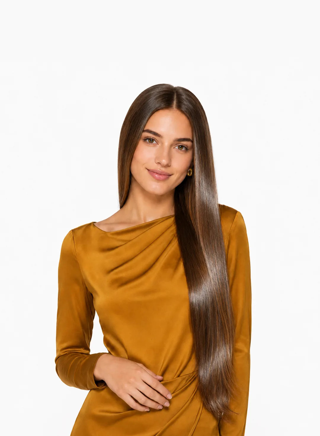 Mujer de cabello castaño largo y lacio, con brillo